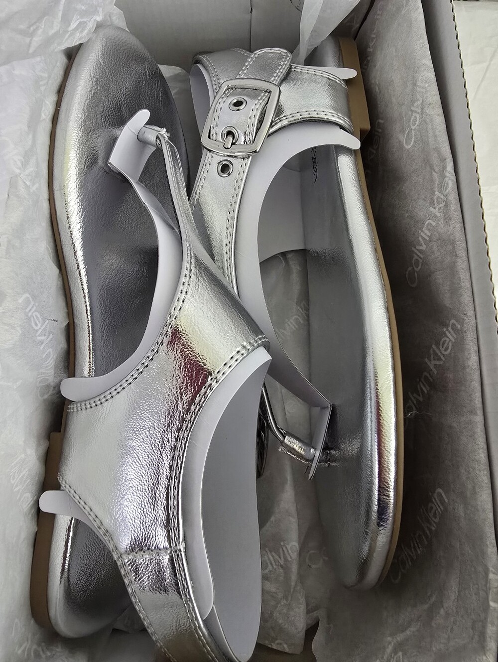 Calvin Klein Moraca2 Silver Metallic Flat Thong Sandals Size 7M New In Box NWT - Picture 2 of 8